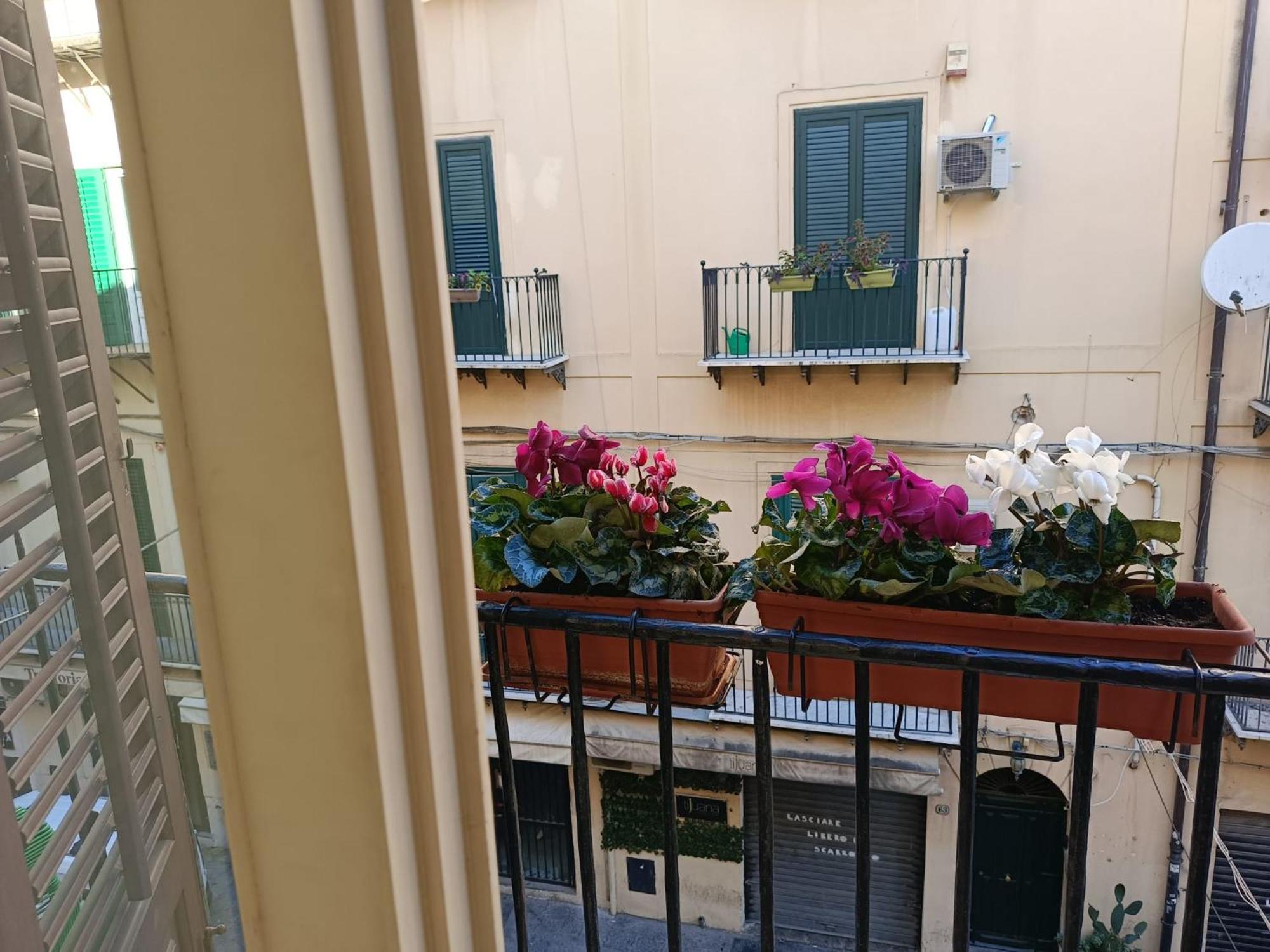 We # Are Ai Cassarelli Apartment Palermo Luaran gambar
